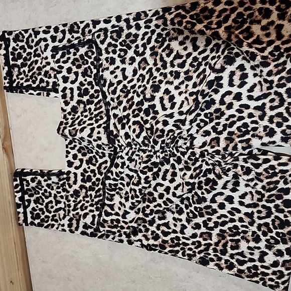 ZYIA Scrunch Butt leopard leggings size 4 - Picture 1 of 4